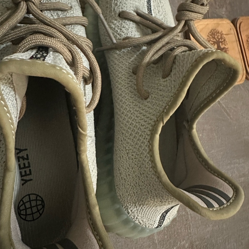 Yeezy Boost - Picture 3 of 3